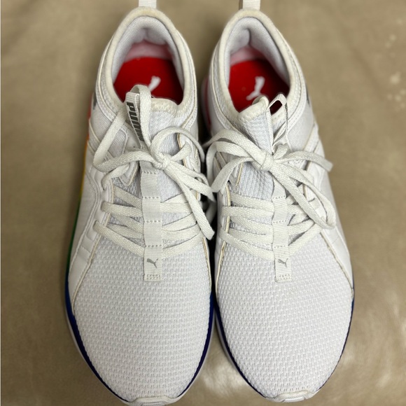 Gently used Puma athletic shoes - Picture 4 of 6